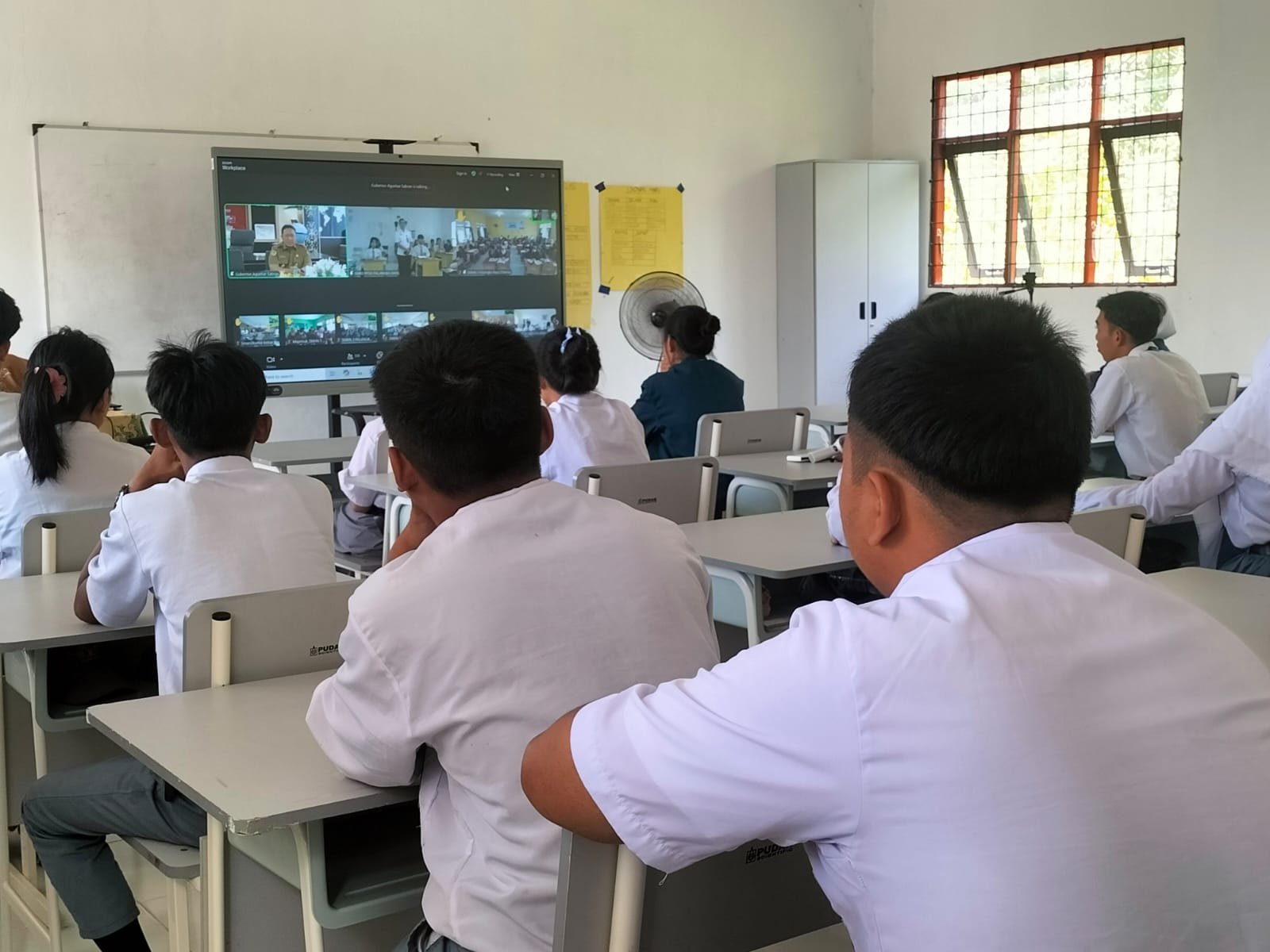 Kegiatan Mengikuti Zoom Bersama Gubernur dan Kepala Dinas Pendidikan Proinsi Kalimantan Tengah